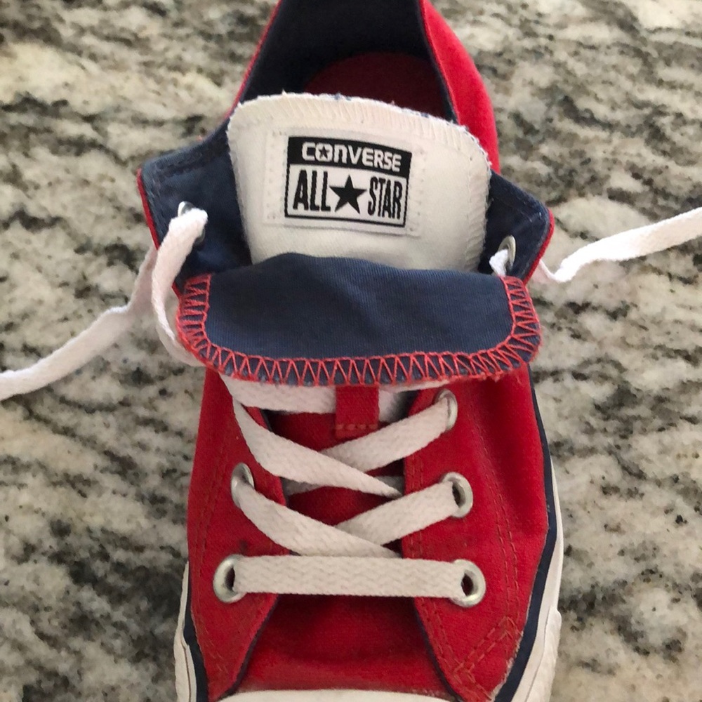 Red converse - Picture 4 of 4